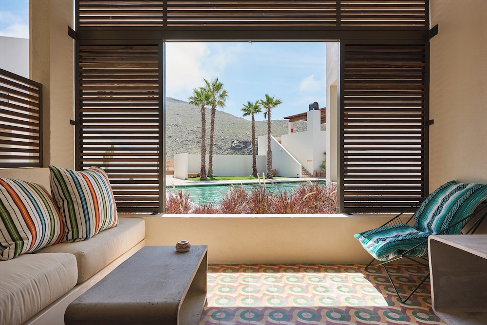 Room, 1 King Bed, Poolside