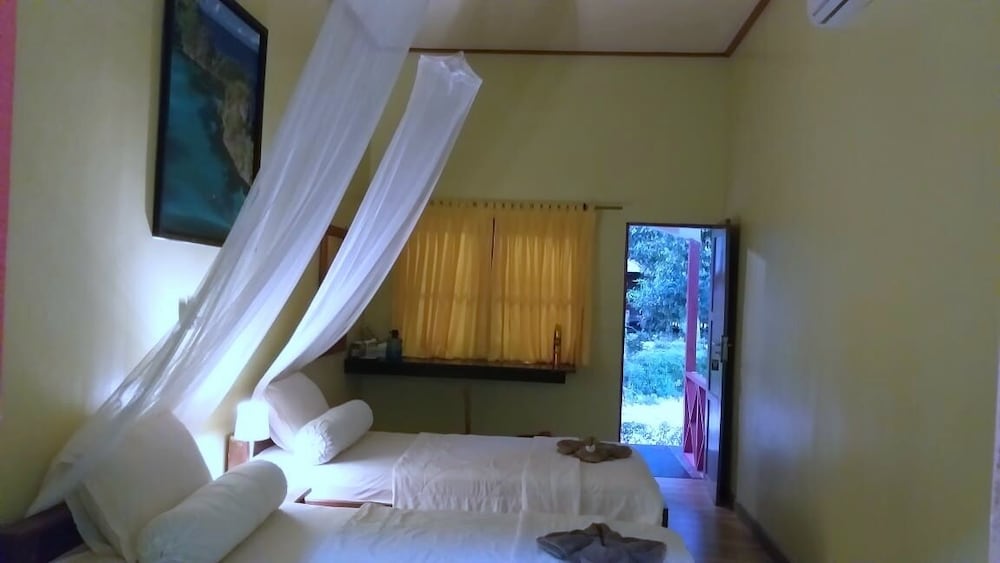 Standard Twin Room, 1 Bedroom, Smoking, Garden View photo 2