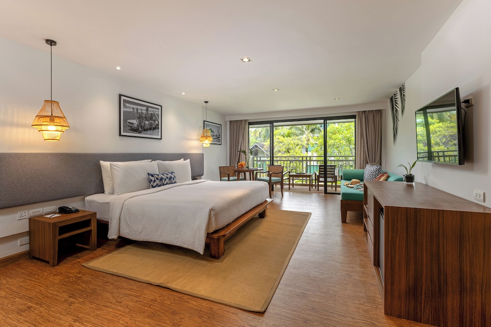 Premier Room, 1 King Bed with Sofa bed, Balcony (Garden)