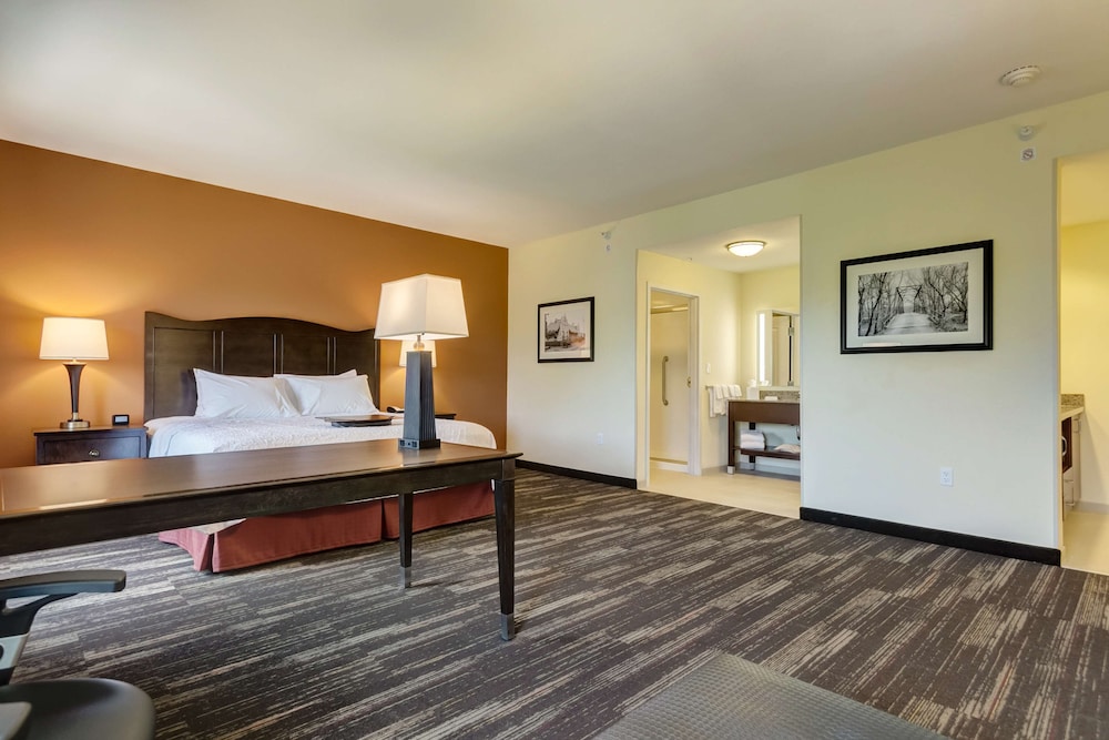 Studio, 1 King Bed, Non Smoking, Kitchenette