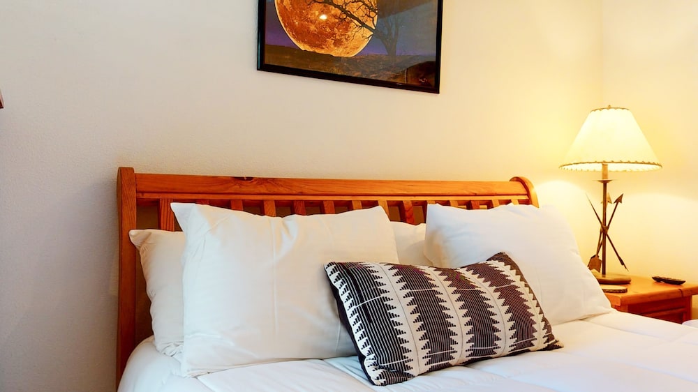 Condo, 2 Bedrooms