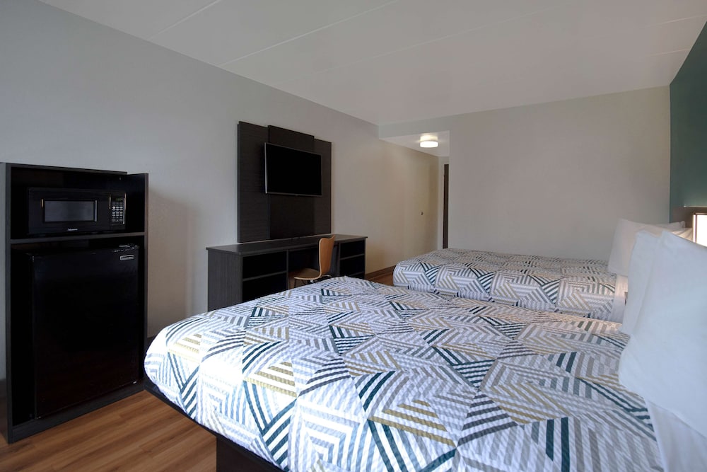Deluxe Room, 2 Double Beds, Non Smoking, Refrigerator & Microwave photo 1