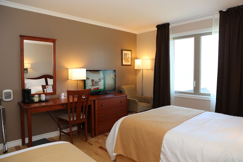 Standard Room, 1 Double and 1 Single Bed, River view photo 2