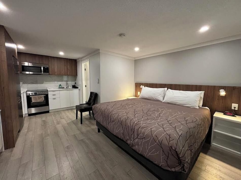 Deluxe Room, 1 King Bed, Kitchen photo 1