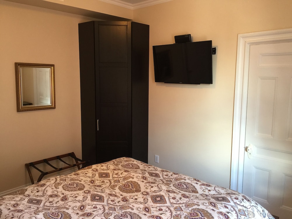 Room, 1 Queen Bed, Ensuite photo 2