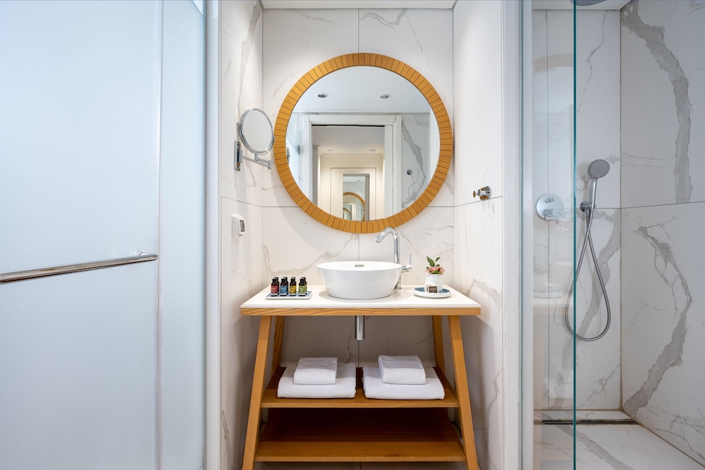 Deluxe Double or Twin Room, Balcony, Sea View photo 3