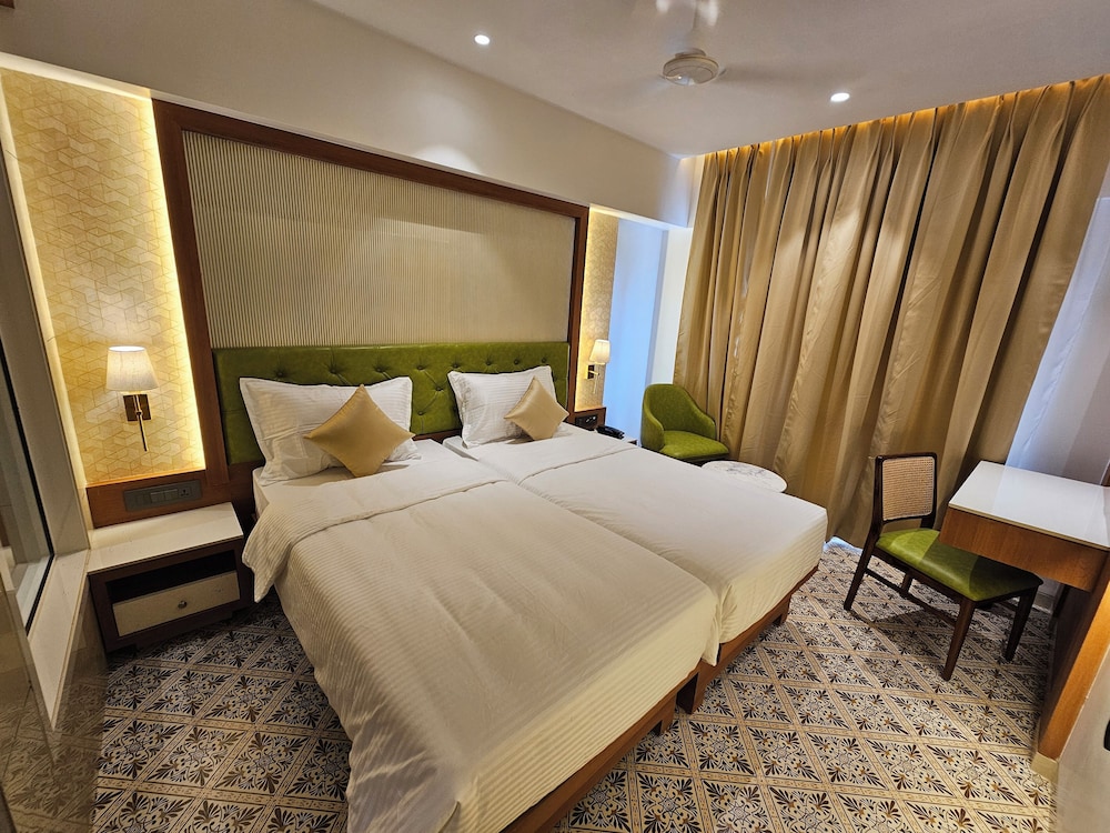 Deluxe Double or Twin Room, City View photo 1
