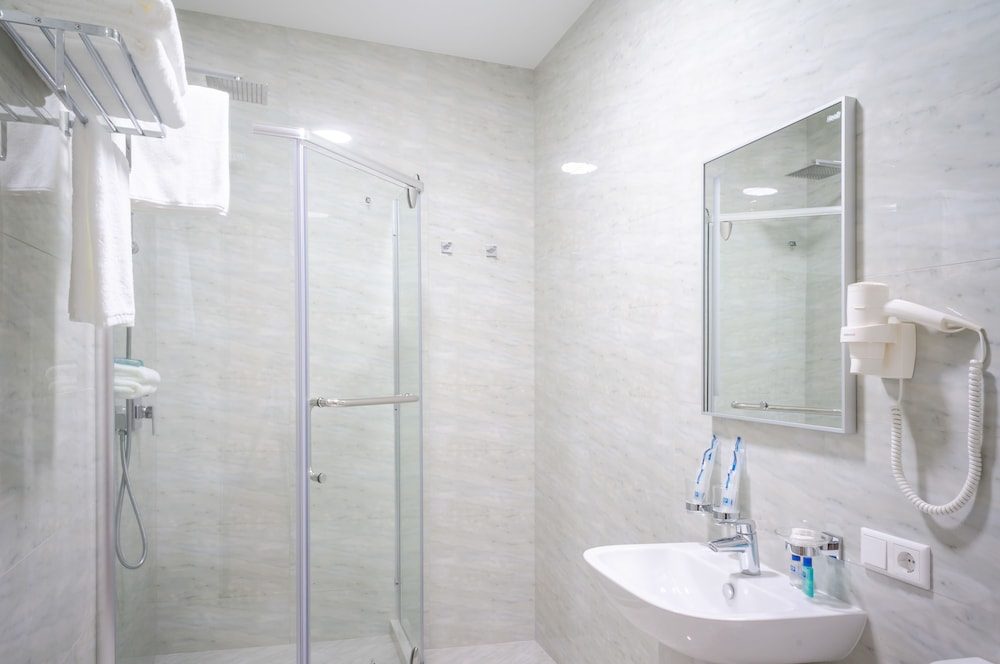 Standard Twin Room - Photo 3