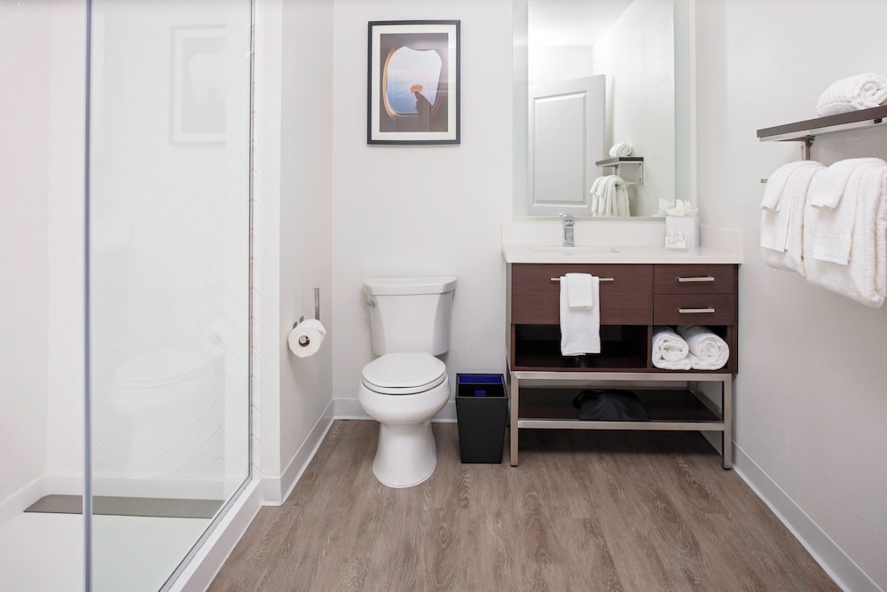 Suite, 1 Bedroom (Hearing Accessible) thumbnail 5