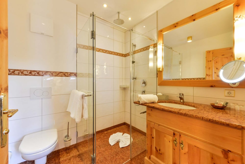 Deluxe Double Room Single Use photo 2