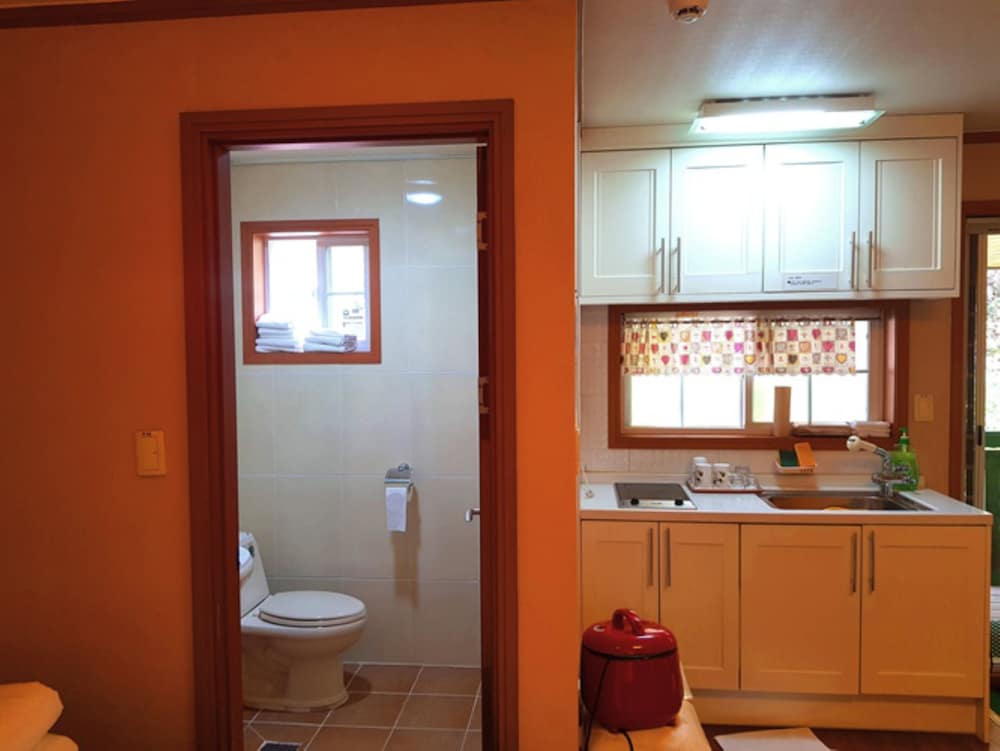 Room (Couple B) photo 2