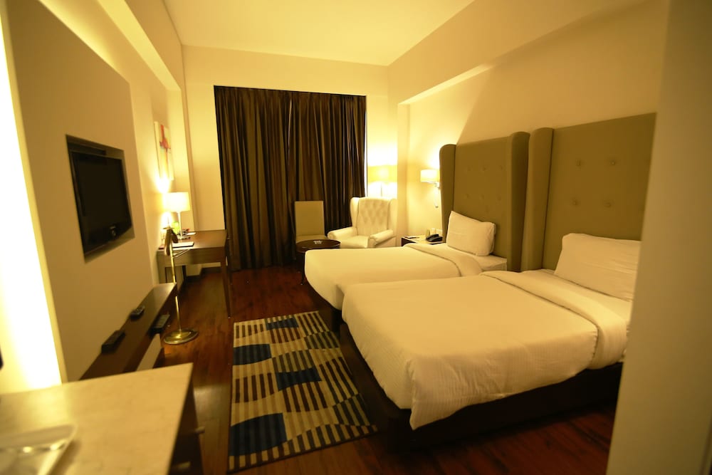 Executive Room - Photo 8