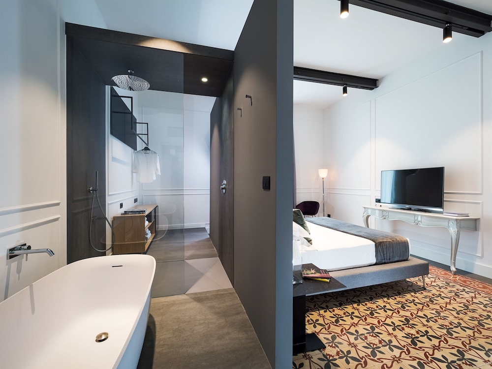 Deluxe Room (Single Use) photo 3