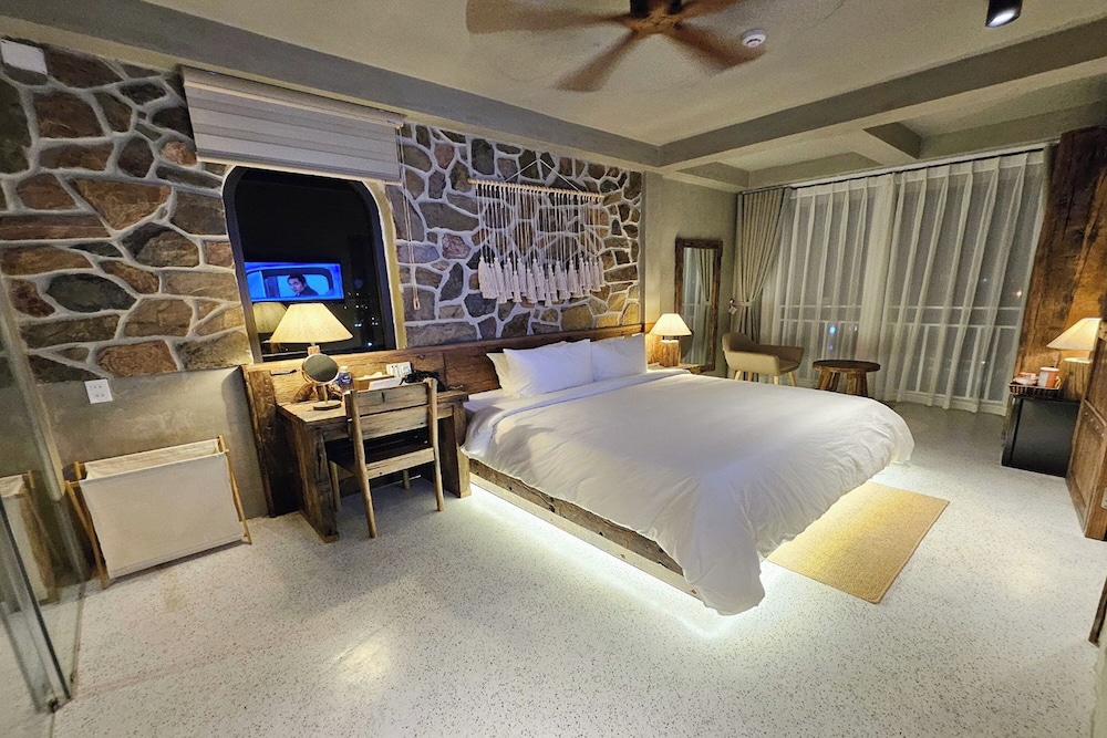VIP Room - Photo 1