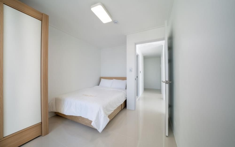 Room (Room 305 (Panoramic River View/Two Ro) - Photo 9