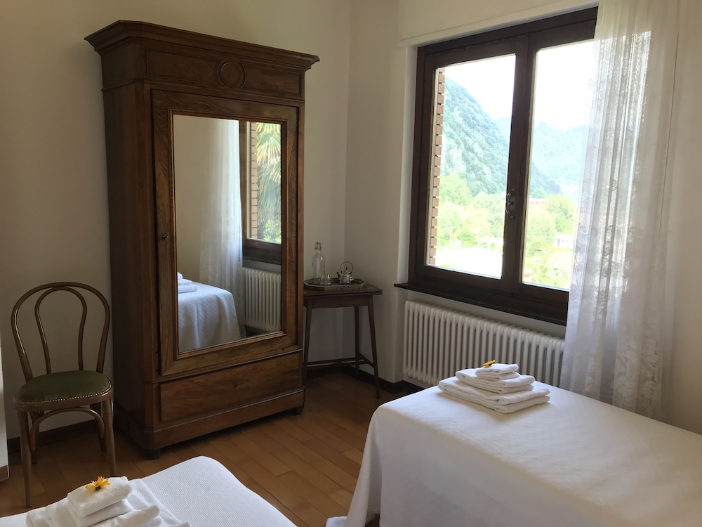 Double Or Twin Room, Shared Bathroom (Africa) photo 2