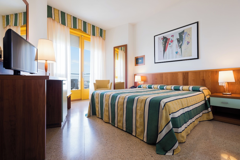 Triple Room, Balcony