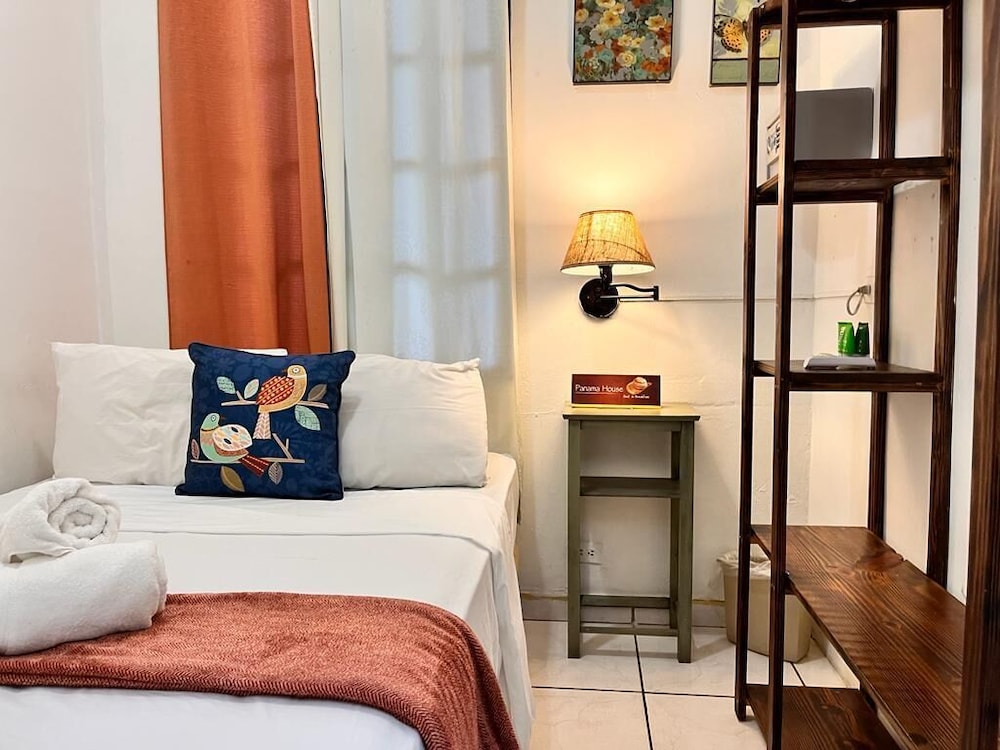 Basic Double Room, Shared Bathroom photo 1
