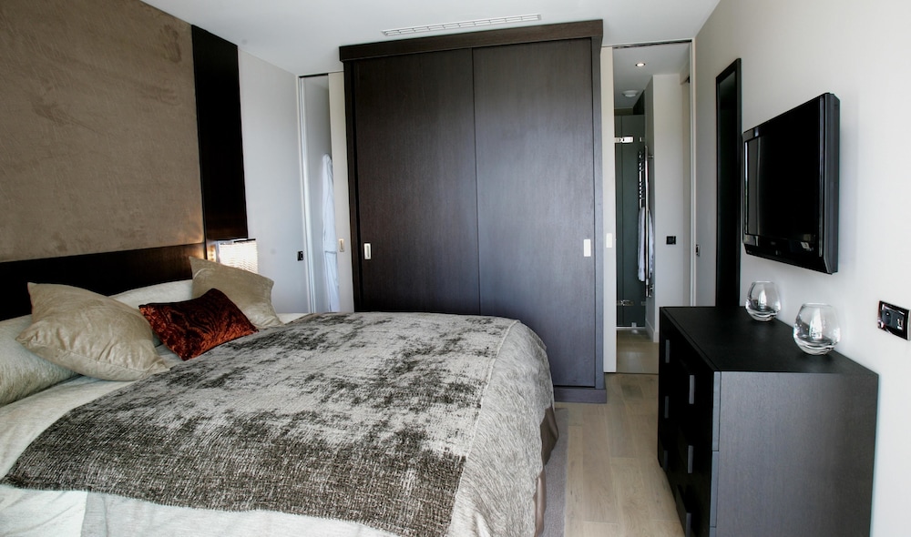 Suite - Photo 2