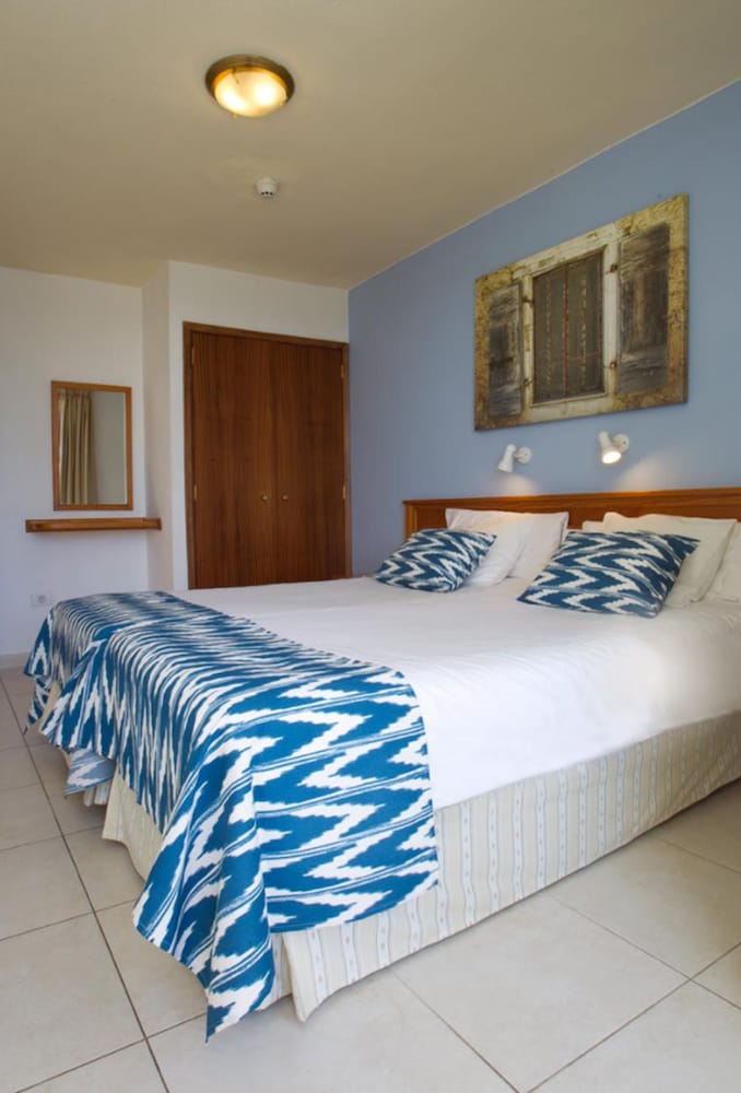 Standard Apartment, 1 Bedroom, Pool View (3 People) photo 2