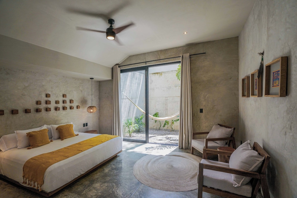 Deluxe Room 2