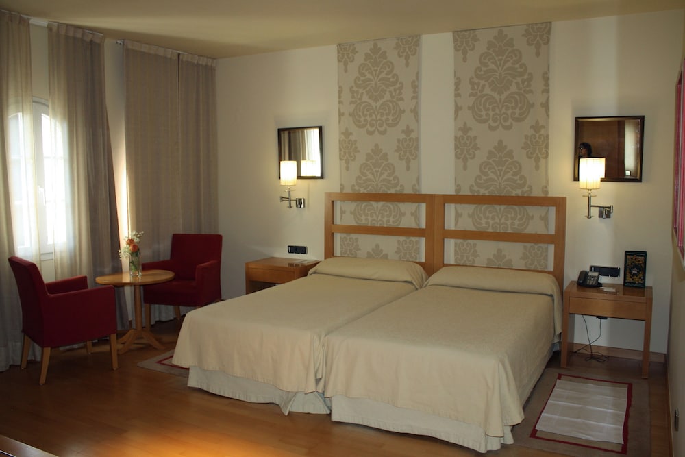 Superior Twin Room, 2 Twin Beds - Photo 1