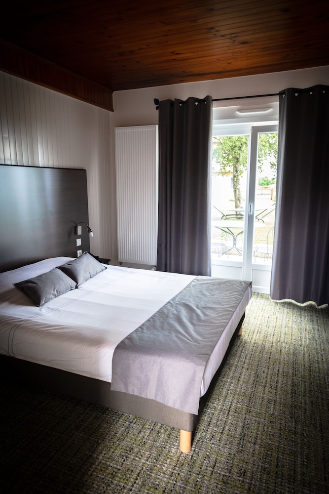 Signature Double Room, 1 Queen Bed photo 1