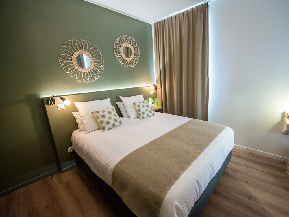 Standard Double Room, City View - Photo 10