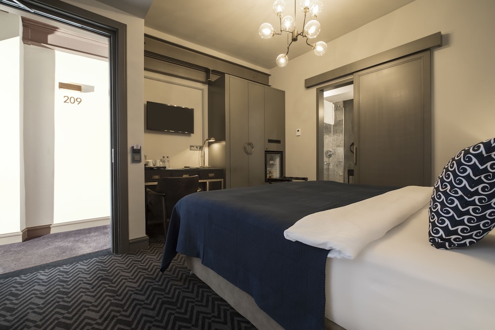 Standard Twin Room, 2 Twin Beds, Non Smoking, No Windows photo 2
