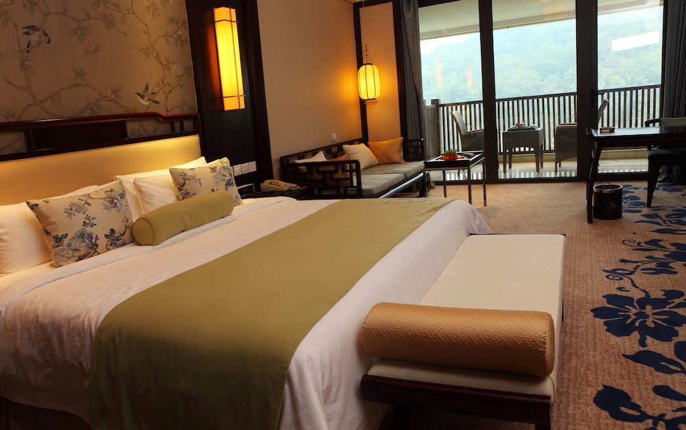 Room, 1 Queen Bed, Lake View photo 1