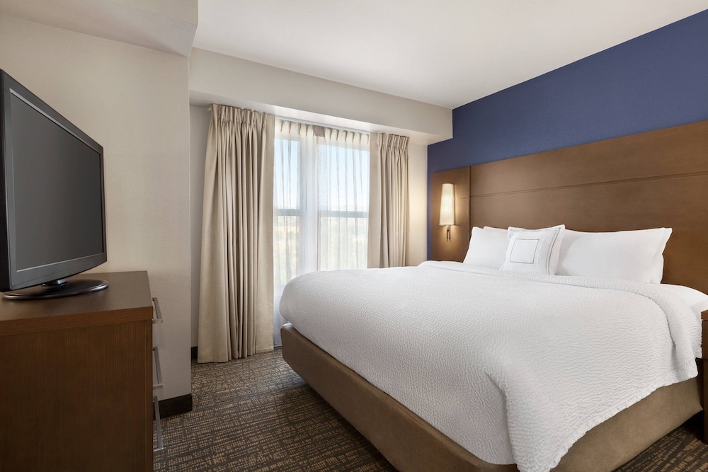 Business Room, 2 Bedrooms (Mobility Accessible, Roll-In Shower) photo 2