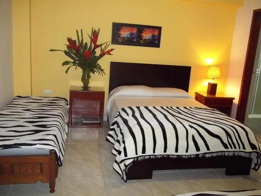 Quintuple Room, 1 double bed, 3 single beds photo 1