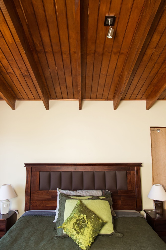 Standard Triple Room, 1 King Bed photo 2