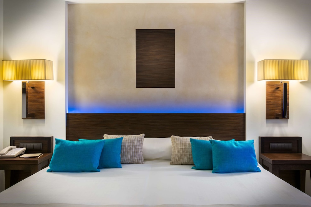 Superior Room, Sea View - Photo 3