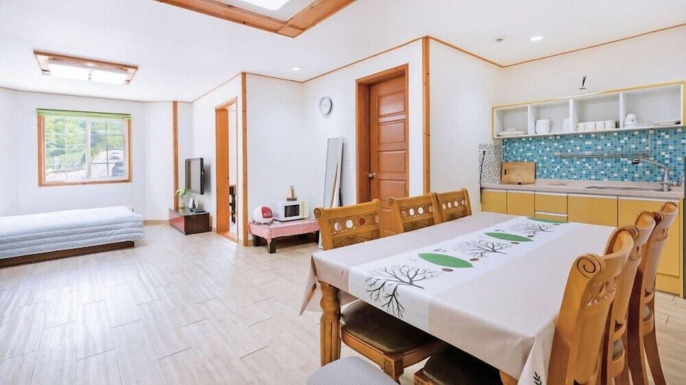 Room (DoranDoran(outbuilding))