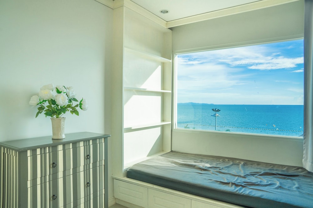 South Wing Suite High Floor - Photo 5