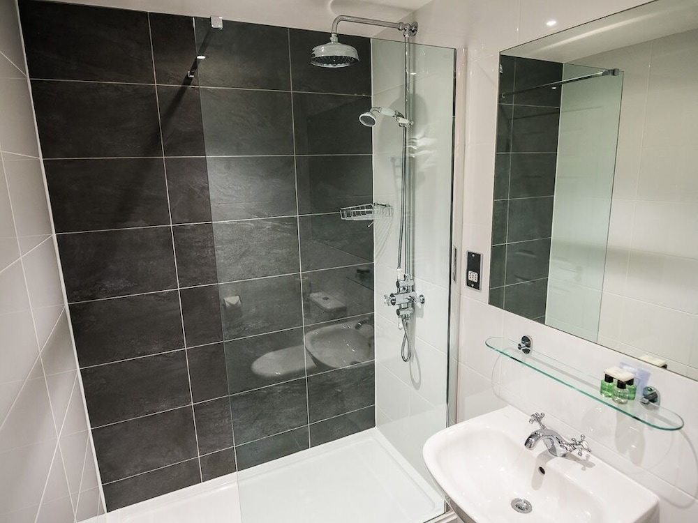 Standard Single Room, Ensuite photo 3