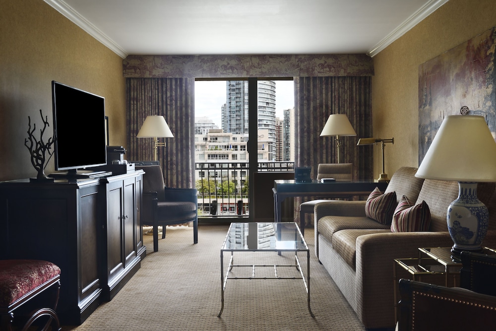 Deluxe Suite, 2 Double Beds, City View
