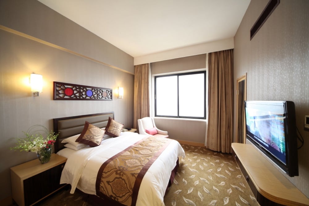 Landmark City View Double Room - Photo 3