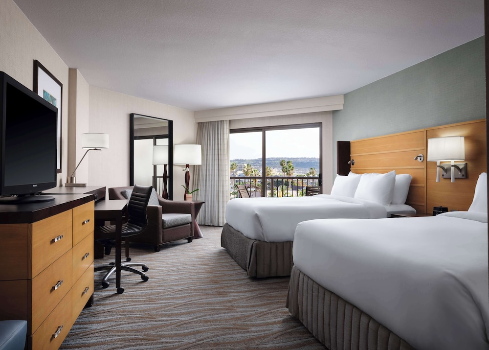 Superior Room, 2 Queen Beds, Pool View - Photo 3
