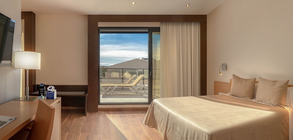 Junior Suite, Balcony (4 Adults) photo 3