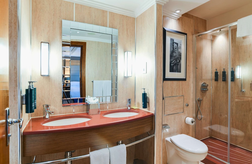 Executive Terrace Suite, 1 King Bed, Terrace, City View thumbnail 6