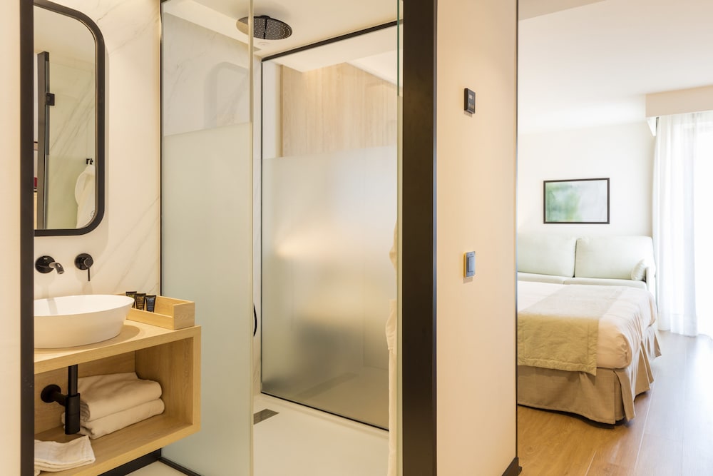 Superior Double Room Single Use, Balcony - Photo 6