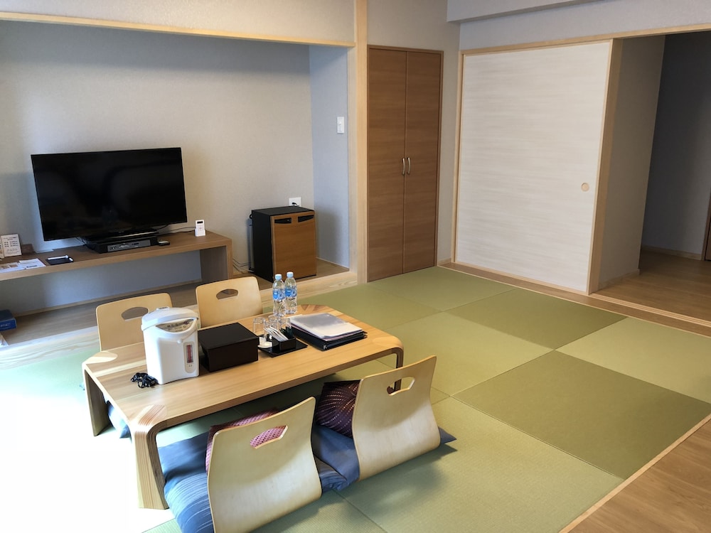 Japanese and western style room　Non-smoking thumbnail 5