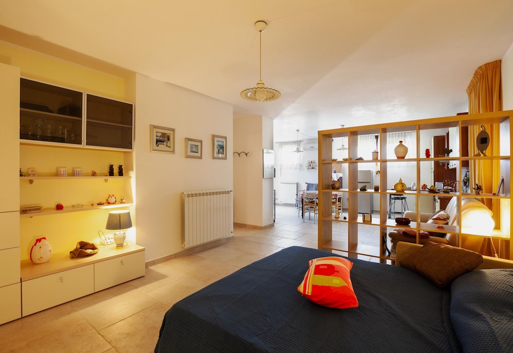 Family Apartment, 1 Bedroom (Sunny House Mono With Pool) photo 1