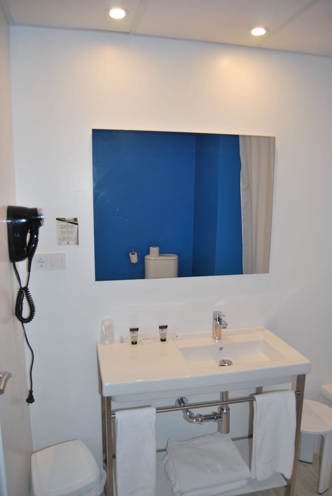 Standard Double Room - Photo 14
