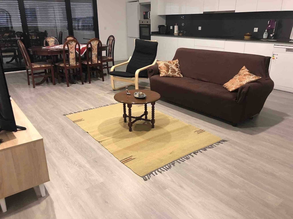 Flat Spacious and Tidy - Close Stadium + Wifi+ac, Foto 16