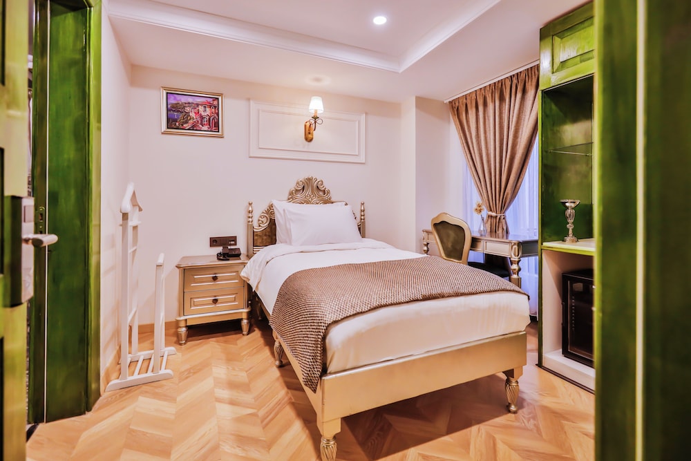 Comfort Single Room, Courtyard View photo 3