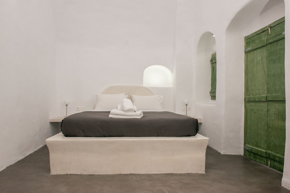 Traditional Double Room (Without View) - Photo 4
