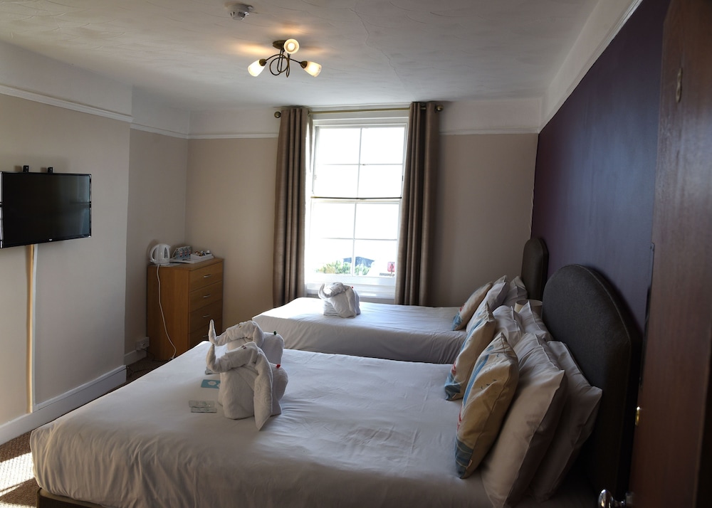 Standard Family Room, Shared Bathroom
